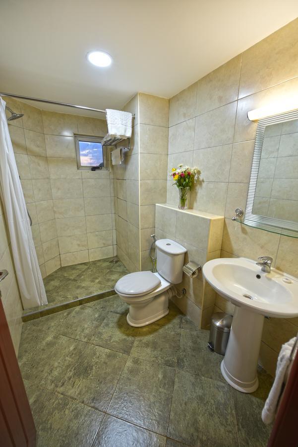 Hotel Sojovalo Кампала Экстерьер фото